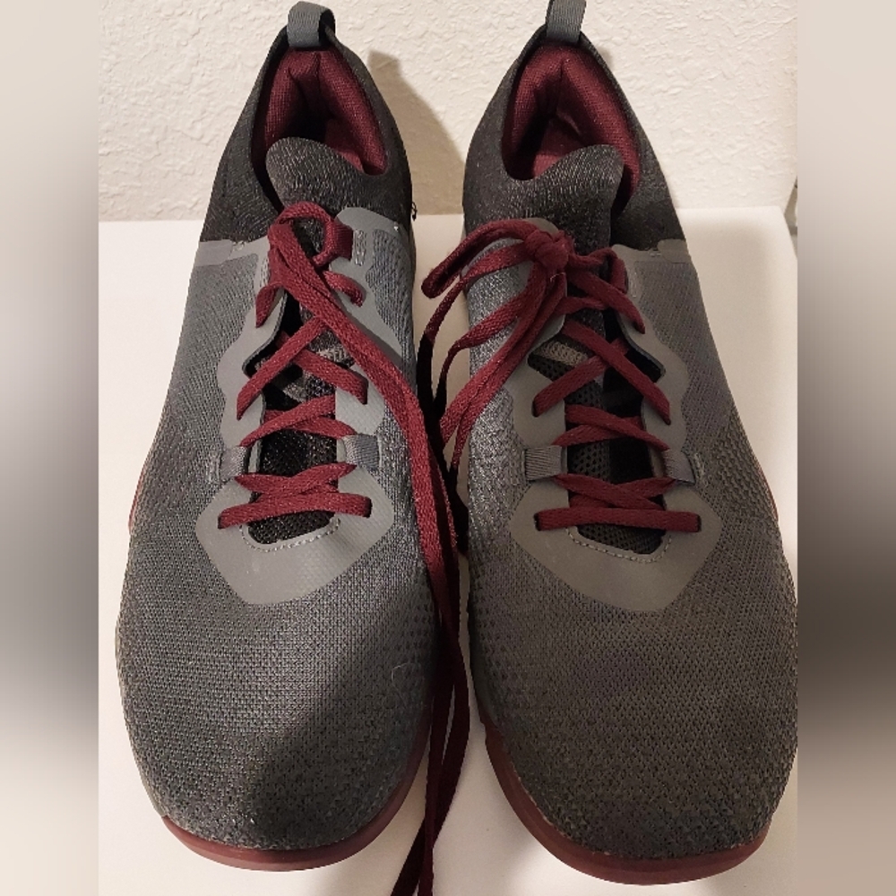 Under Armour TriBase Reign Grey Venom Red 3023698-101 Mesh Running Size 12 UA